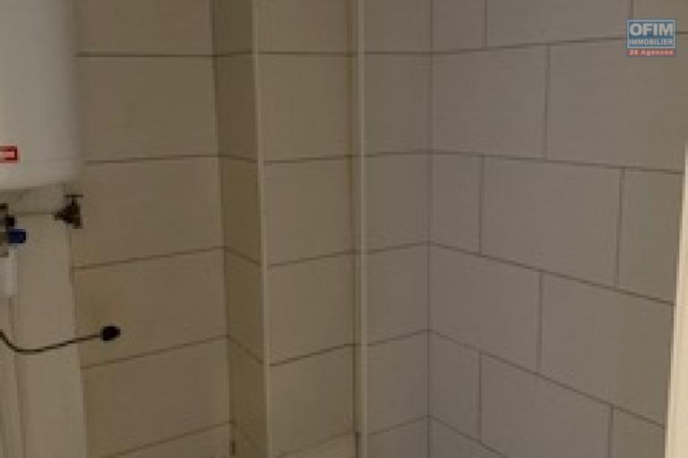 A louer cet appartement de type F2 sur la résidence CARRICUBE à Saint Denis.