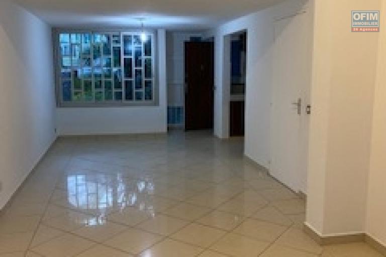 A louer cet appartement de type F2 sur la résidence CARRICUBE à Saint Denis.
