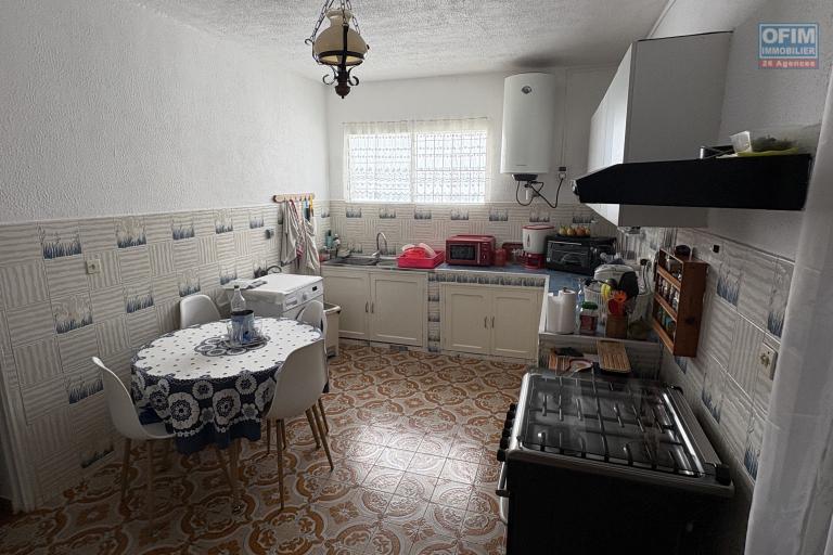 À Vendre - Maison individuelle divisé en 3 appartements - Vincendo