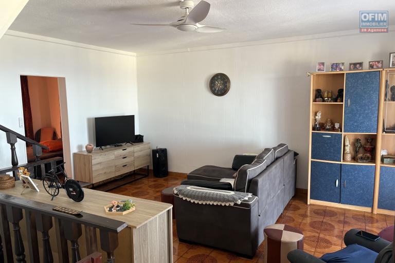 À Vendre - Maison individuelle divisé en 3 appartements - Vincendo