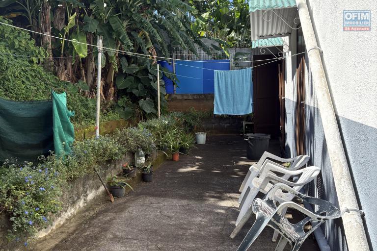 À Vendre - Maison individuelle divisé en 3 appartements - Vincendo