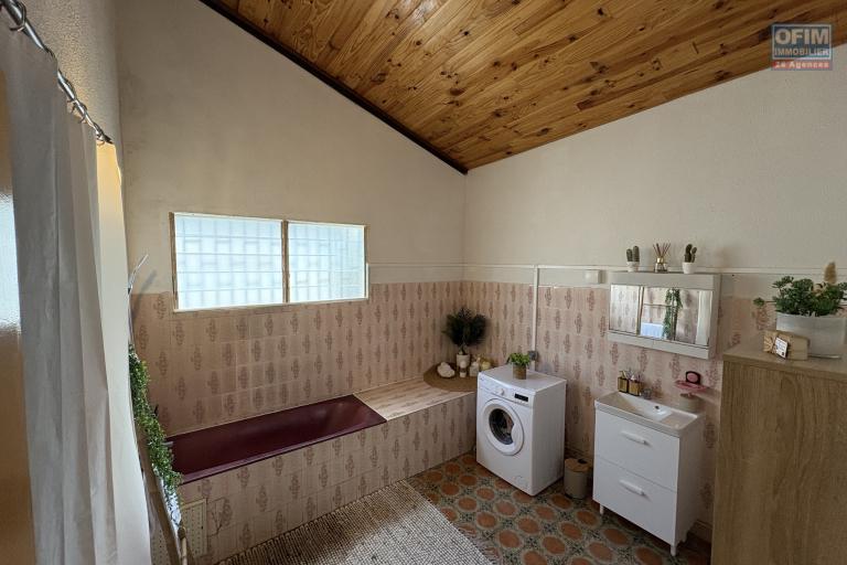 À Vendre - Maison individuelle divisé en 3 appartements - Vincendo