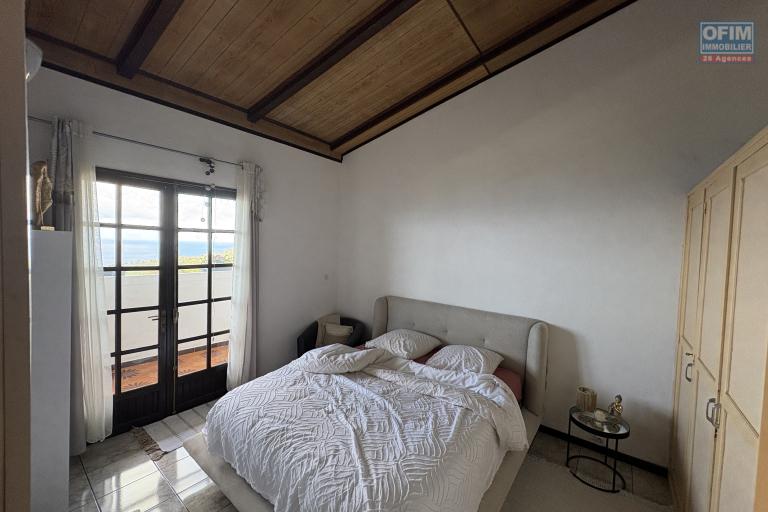 À Vendre - Maison individuelle divisé en 3 appartements - Vincendo