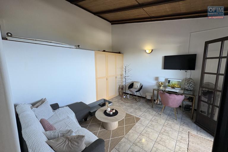 À Vendre - Maison individuelle divisé en 3 appartements - Vincendo