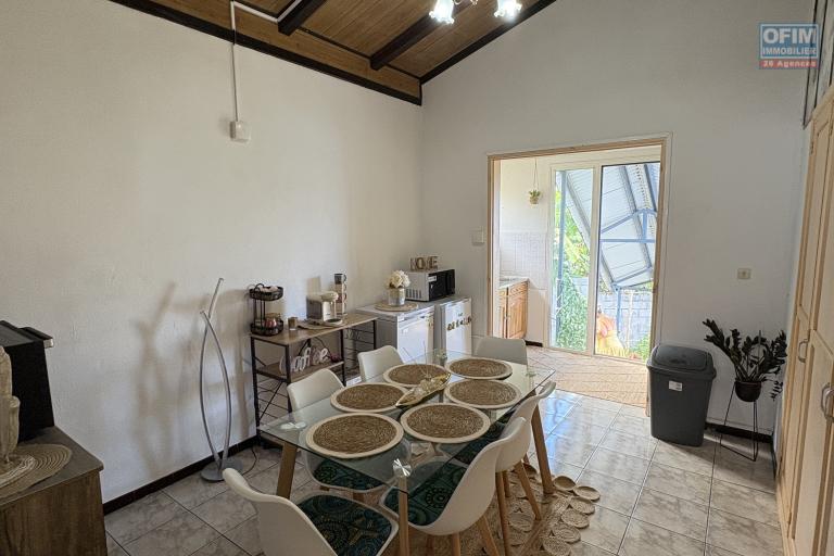À Vendre - Maison individuelle divisé en 3 appartements - Vincendo