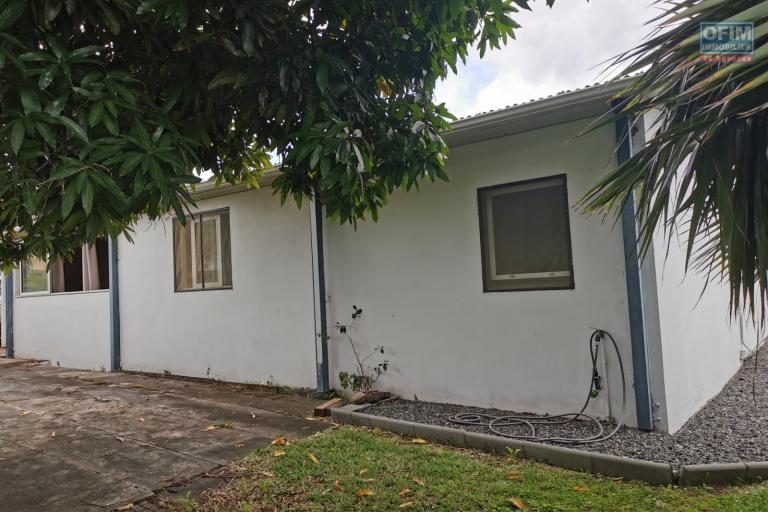 A louer villa F4 avec beau jardin et coin calme