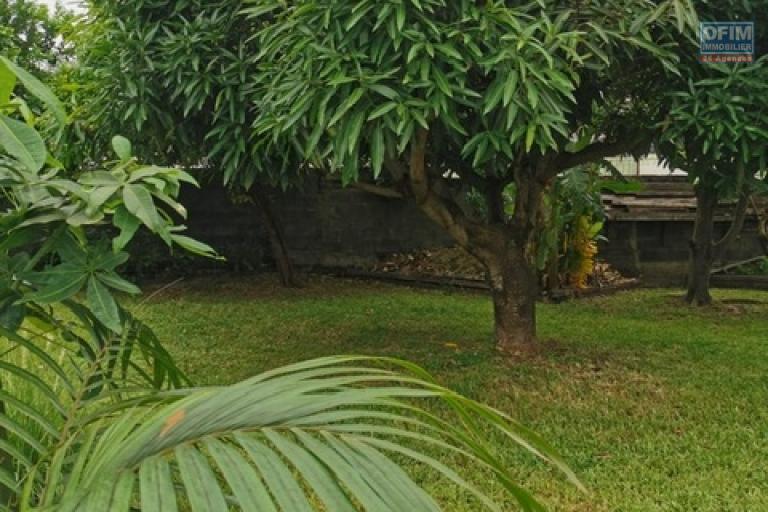A louer villa F4 avec beau jardin et coin calme