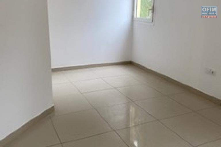 A louer ce beau F3 d'une surface de 62.96m2 sur la résidence PALMEA à Sainte Clotilde.