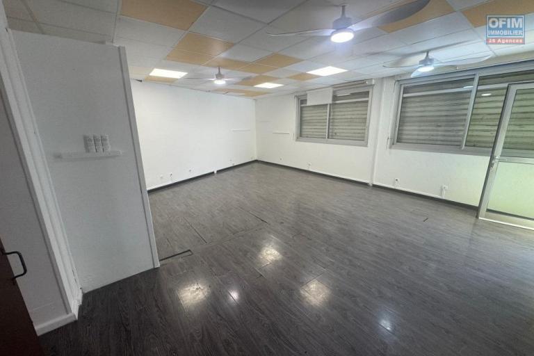 A louer local professionnel ou commercial de 66 m² proche centre ville le Tampon