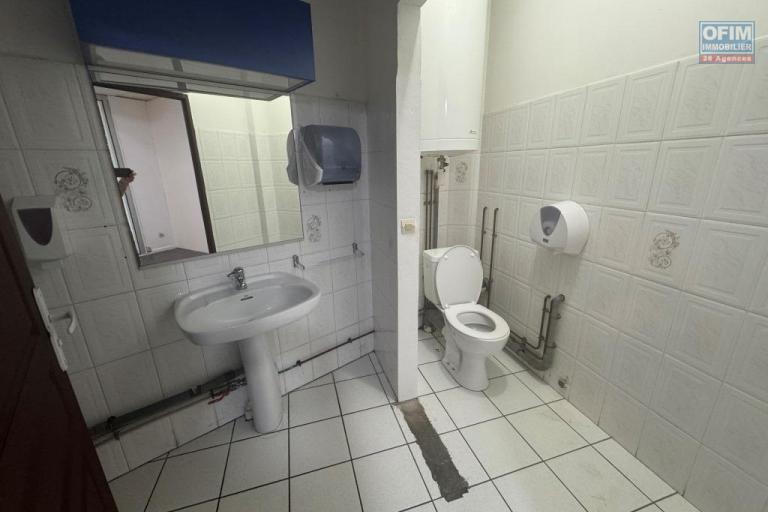 A louer local professionnel ou commercial de 66 m² proche centre ville le Tampon