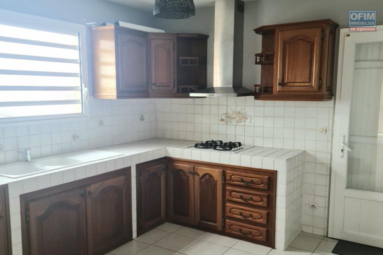 MAGNIFIQUE VILLA F5, BEAU JARDIN, À COMMUNE ANGO/ STE SUZANNE