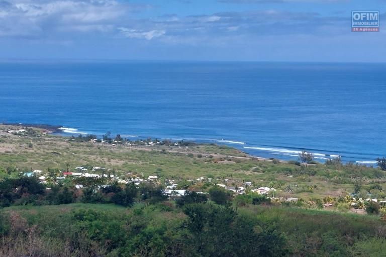 A louer à Saint Leu appartement T3 récent avec vue mer