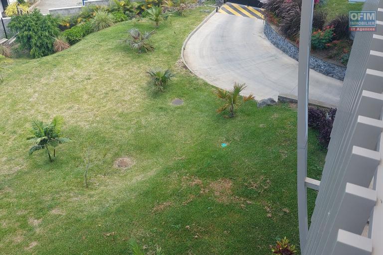 A louer à Saint Leu appartement T3 récent avec vue mer