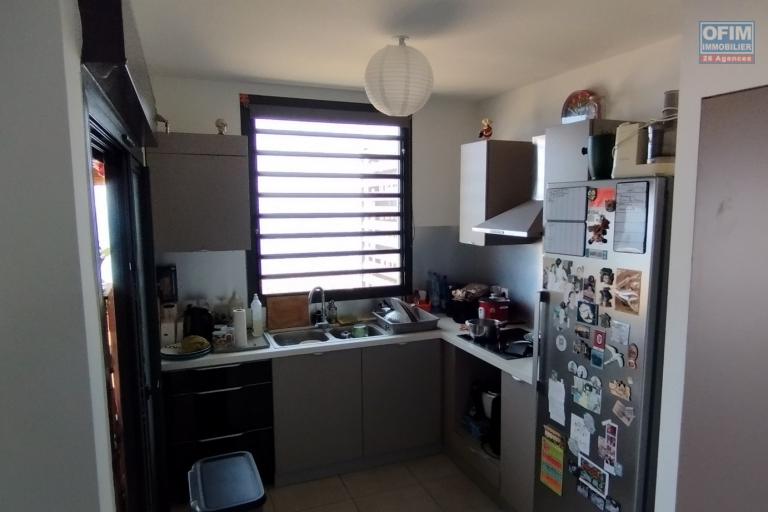 A louer à Saint Leu appartement T3 récent avec vue mer