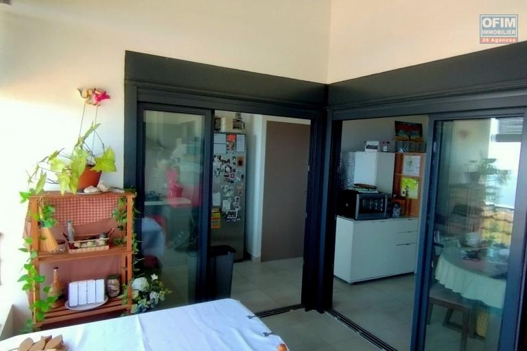 A louer à Saint Leu appartement T3 récent avec vue mer