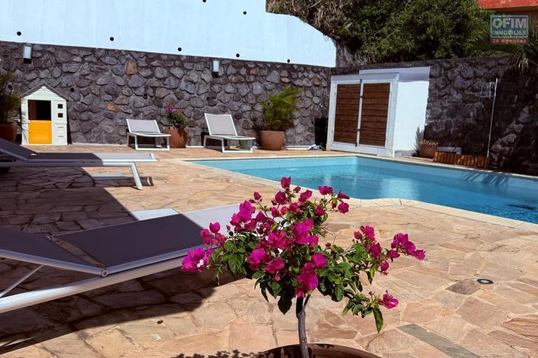 A vendre à La Montagne belle villa avec piscine et vue magnifique sur l'océan