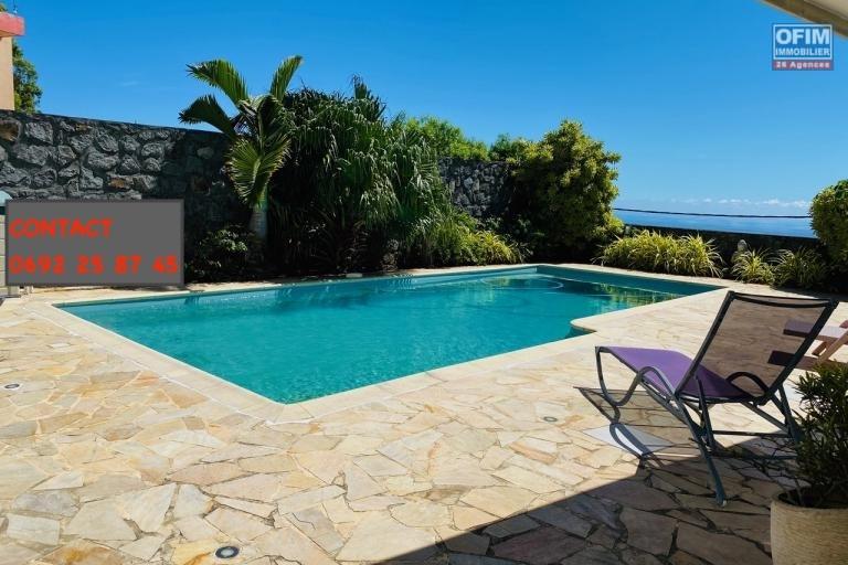 A vendre à La Montagne belle villa avec piscine et vue magnifique sur l'océan