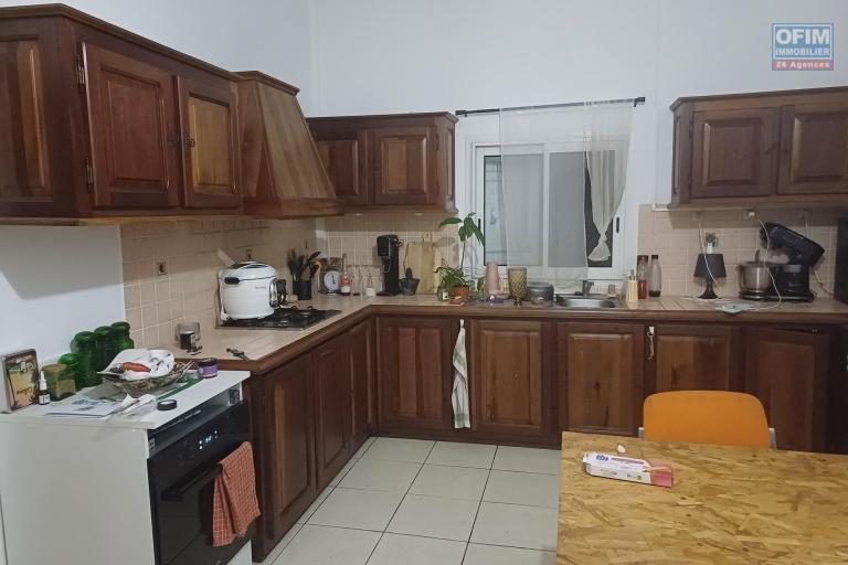A louer villa F4 mitoyenne sur ETANG SALE LES BAINS.