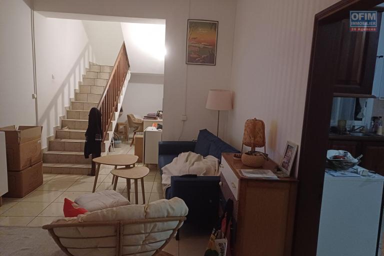 A louer villa F4 mitoyenne sur ETANG SALE LES BAINS.