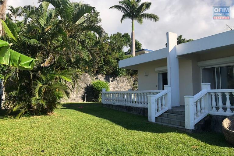 A louer villa T5/6 de plein pieds avec jardin et piscine à La Montagne