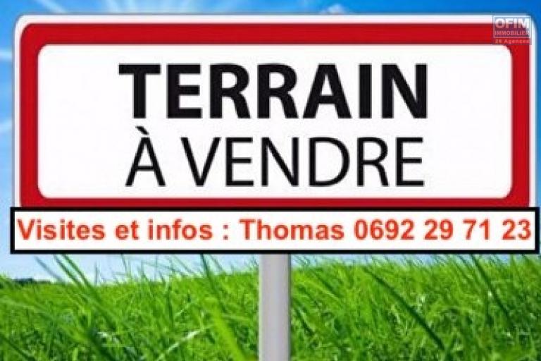 A Vendre grand Terrain viabilisé de 922m2 à Sainte-Anne