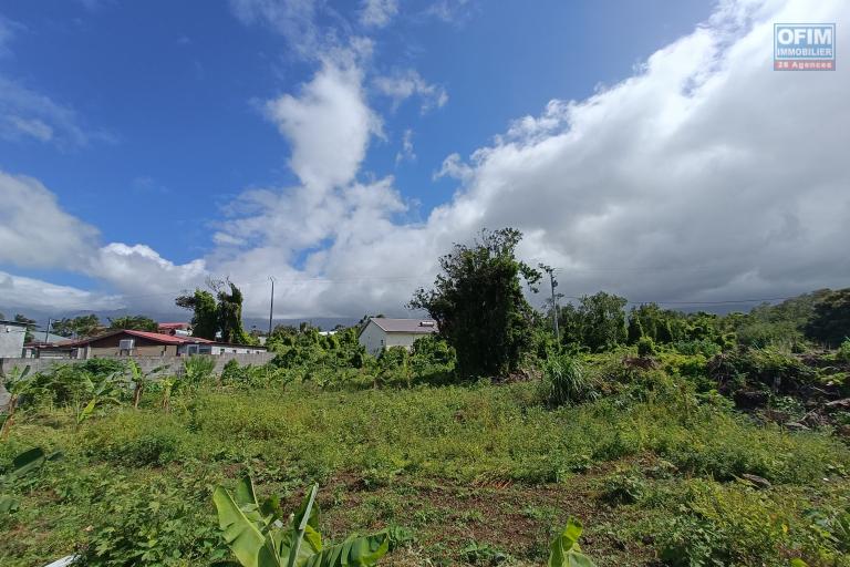 A vendre vaste terrain constructible de 1742 m2 à Sainte-Anne (Saint-François)