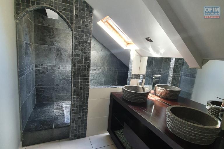 A louer une villa F6 Mont vert les hauts St Pierre