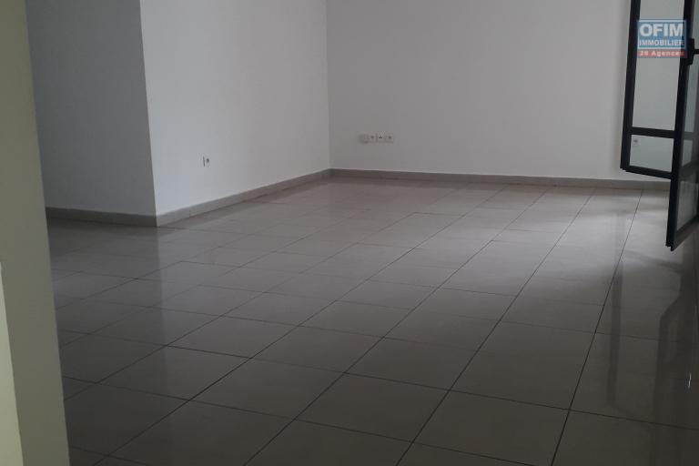 A louer appartement F4 sur le bas de la Possession