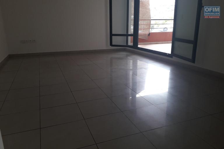 A louer appartement F4 sur le bas de la Possession