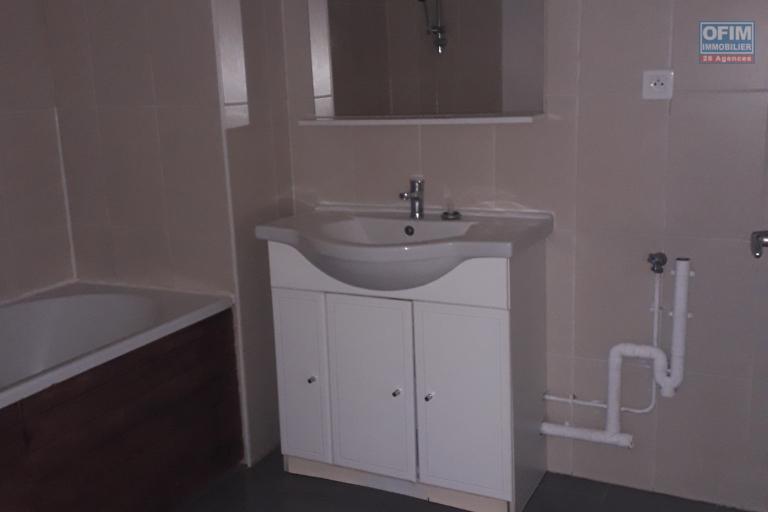 A louer appartement F4 sur le bas de la Possession