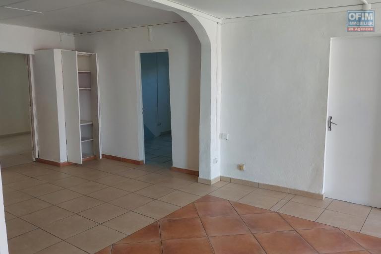 A louer maison F3 à St Leu Bois de Nèfles