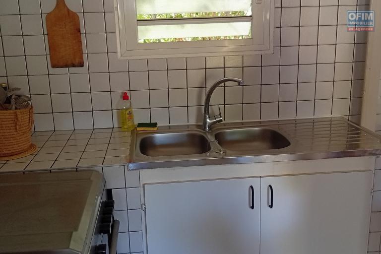 SAINT GILLES LES BAINS SECTEUR ERMITAGE ET LAGON A LOUER BEL APPARTEMENT T2 RESIDENCE DU SOLEIL