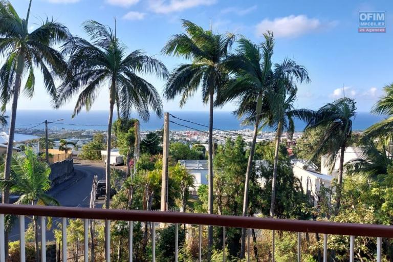 Grande maison familiale – Vue panoramique mer & côte – Sainte-Clotilde