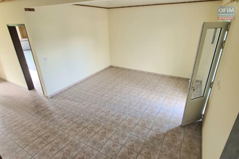 GRANDE MAISON FAMILIALE AVEC 5 CHAMBRES, GRAND JARDIN, SITUÉE À CHEMIN DU CAP
