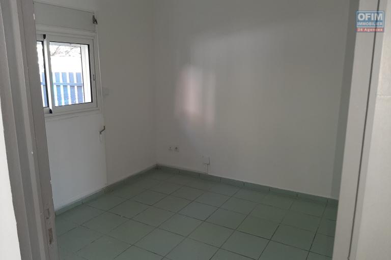 A louer appartement F3/4 au rdc au lieu dit Petit Bazar à Saint-André
