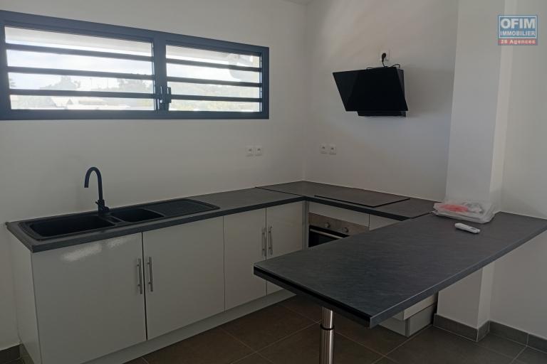 A LOUER APPARTEMENT F4 DE 138 M2 DE SURFACE DANS UNE RESIDENCE RECENTE AVEC BELLE VUE MER A LA SALINE LES HAUTS