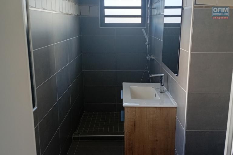A LOUER APPARTEMENT F4 DE 138 M2 DE SURFACE DANS UNE RESIDENCE RECENTE AVEC BELLE VUE MER A LA SALINE LES HAUTS