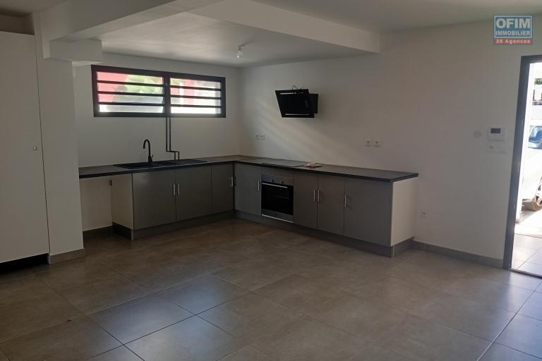 A LOUER APPARTEMENT F3 EN REZ DE JARDIN DE 79 M2 DE SURFACE DANS UNE RESIDENCE RECENTE A LA SALINE LES HAUTS