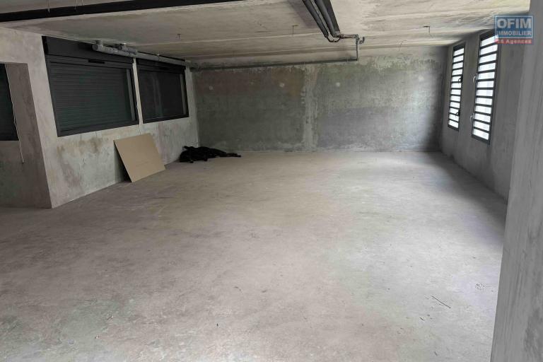 À vendre local de  97m2 à Saint-Denis