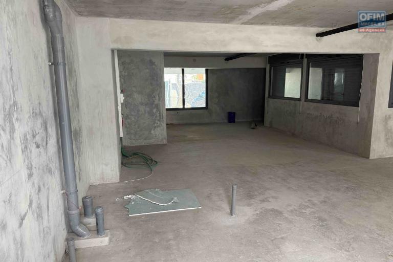 À vendre local de  97m2 à Saint-Denis