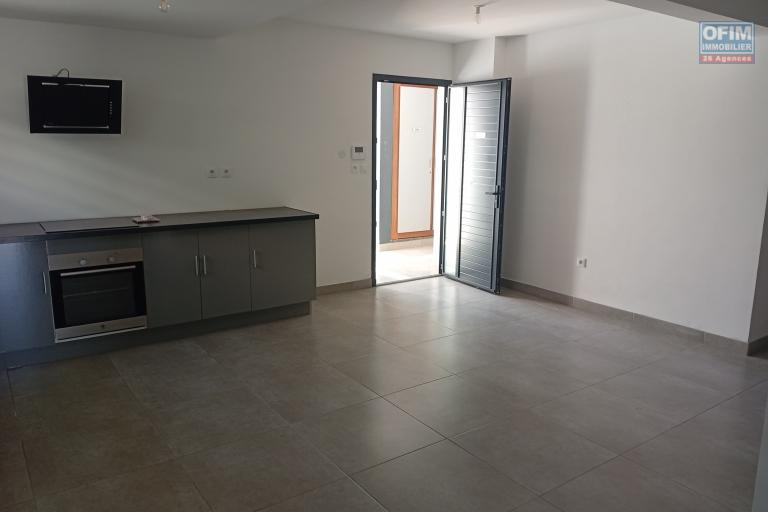 A LOUER APPARTEMENT F3 EN REZ DE JARDIN DE 79 M2 DE SURFACE DANS UNE RESIDENCE RECENTE A LA SALINE LES HAUTS