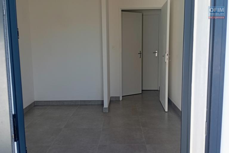 A LOUER APPARTEMENT F3 EN REZ DE JARDIN DE 79 M2 DE SURFACE DANS UNE RESIDENCE RECENTE A LA SALINE LES HAUTS