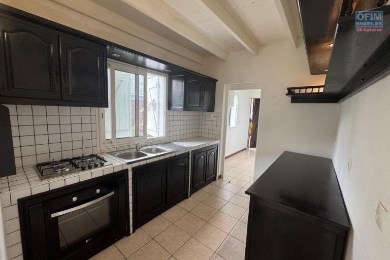 A louer jolie villa de type F4 d'environ 105 m² avec garage au Tampon 17éme