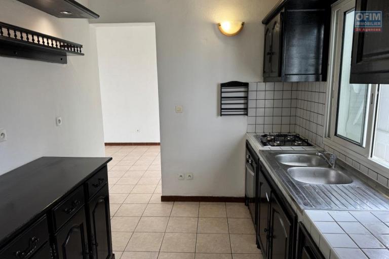 A louer jolie villa de type F4 d'environ 105 m² avec garage au Tampon 17éme