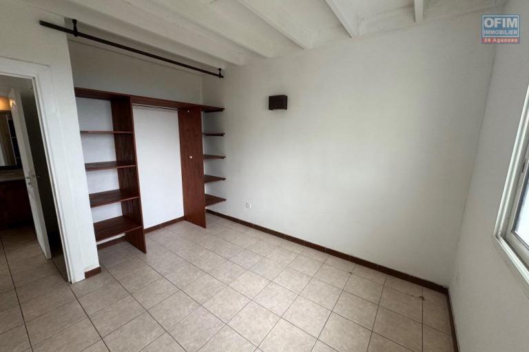 A louer jolie villa de type F4 d'environ 105 m² avec garage au Tampon 17éme