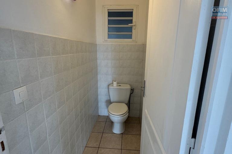 A louer jolie villa de type F4 d'environ 105 m² avec garage au Tampon 17éme