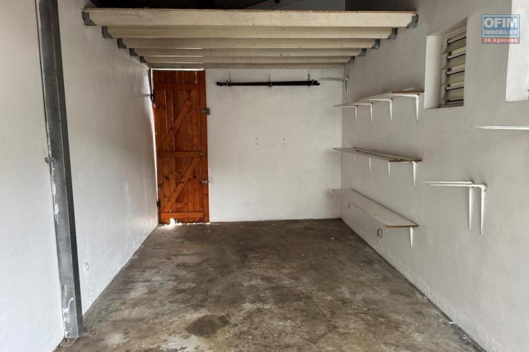 A louer jolie villa de type F4 d'environ 105 m² avec garage au Tampon 17éme