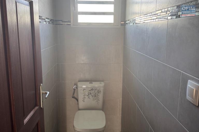 A louer jolie villa de type F4 d'environ 84 m² le Tampon  Bras Creux