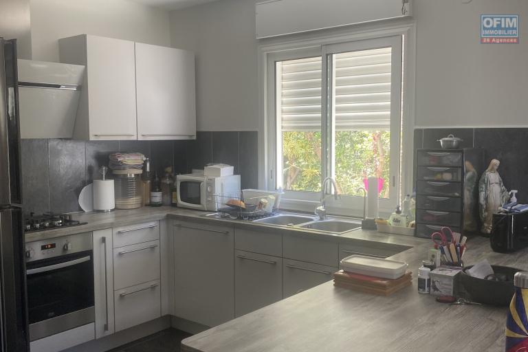 A vendre maison moderne  avec jardin opportunitée rare à Saint-Leu.