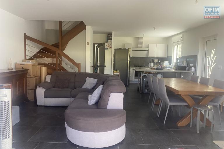 A vendre maison moderne  avec jardin opportunitée rare à Saint-Leu.